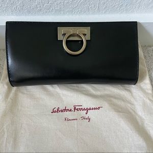 Salvatore ferragamo Gancini-logo clutch